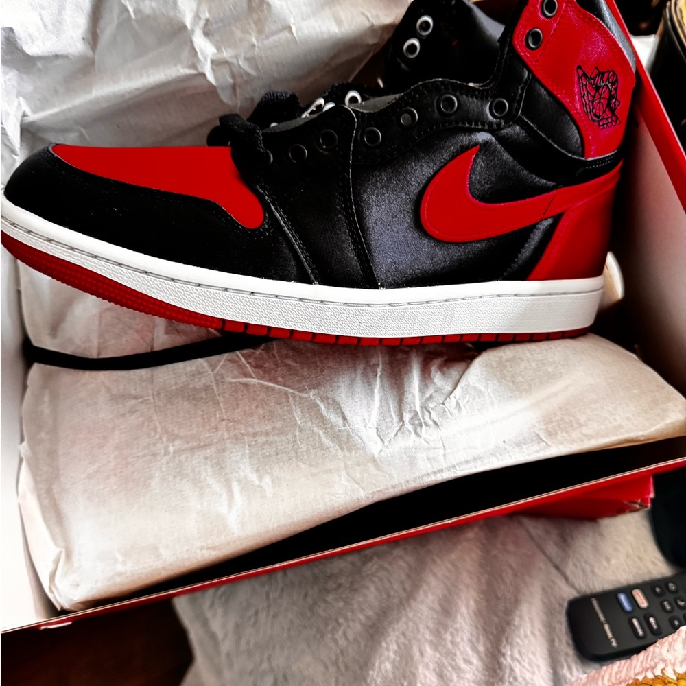 Jordan Men's Black and Red Sneakers